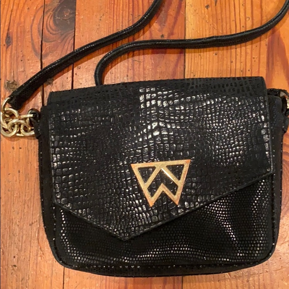 Call On Me Crossbody Kelly Wynne purse